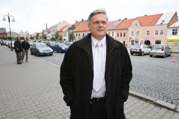Vlastimil Tlustý se v ODS a ve sněmovně drží zuby nehty. 