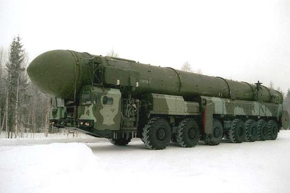 Modernější verze Topol-M v mobilní verzi (kód NATO SS-27 Stalin).