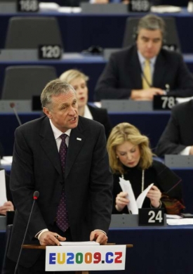 Česká otázka je otázka evropskou, pronesl dnes Topolánek v Bruselu.