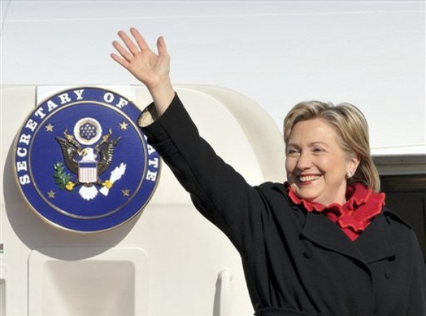 Hillary Clintonová na tokijském letišti. Hillary Clintonová na tokijském letišti.