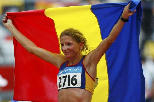 Constantina Tomescuová slaví maratonské vítězství.
