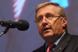 Premiér Mirek Topolánek při úvodní řeči