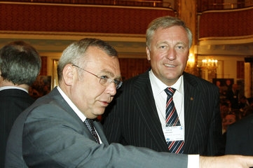 Rakouský kancléř Alfred Gusenbauer hovoří s premiérem Mirkem Topolánkem.