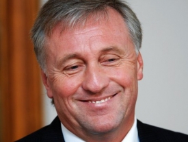 Premi&eacute;r Mirek Topol&aacute;nek