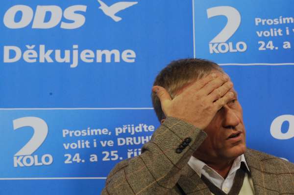 Topolánek je přesvědčen, že vláda hlasování o nedůvěře ustojí.