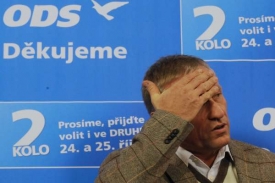 Topolánek je přesvědčen, že vláda hlasování o nedůvěře ustojí.