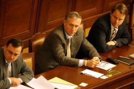 S Topolánkovou vládou je spokojeno 38 procent lidí.