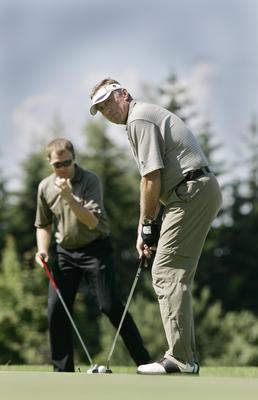 Topolánek s Romanem se potkávají na golfu. Naposled na Sardinii.