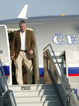 Mirek Topolánek cestuje rád.