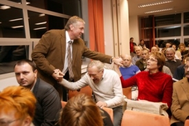 Premi&eacute;r na vala&scaron;sk&eacute; besedě
