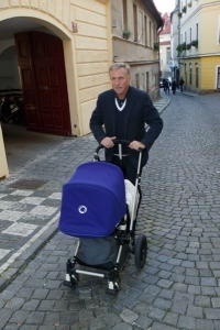 I česk&yacute; premi&eacute;r Topol&aacute;nek se s m&eacute;dii občas pust&iacute; do kř&iacute;žku.