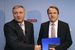 Premiér Mirek Topolánek (vlevo) a předseda zelených Martin Bursík.