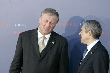 Mirek Topolanek (vlevo) a portugalský premiér Jose Socrates