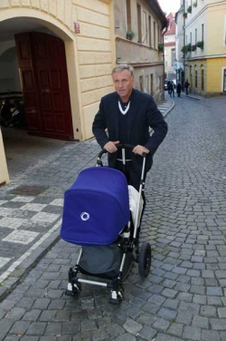 Topolánek neustál tlak fotografů.