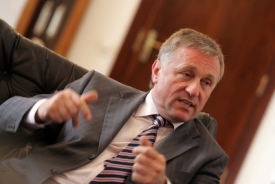 Premiér Mirek Topolánek