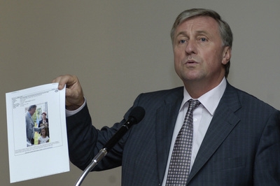 Na pondělní tiskové konferenci se Mirek Topolánek vyjádřil také k práci novinářů Na pondělní tiskové konferenci se Mirek Topolánek vyjádřil také k práci novinářů