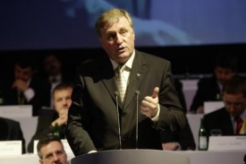 Mirek Topolánek s celou ODS hledá cestu daňové reformě