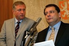 Mirek Topolánek (ODS) a Jiří Paroubek (ČSSD)
