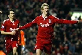 Fernando Torres z Liverpoolu slaví vstřelený gól do sítě Chelsea. Fernando Torres z Liverpoolu slaví vstřelený gól do sítě Chelsea.