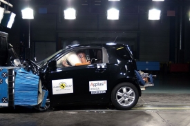 Toyota iQ obdržela pět hvězd i díky elektronické kontrole stability.