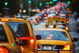 Dopravní zácpa, každodenní společník Newyorčanů.