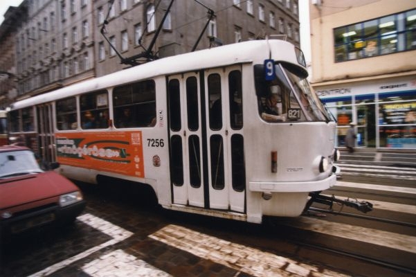 Požár tramvaje nebyl velký, za tři minuty měli hasiči po akci.