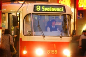 Změny řádu se týkají neděle a pondělí. Dopoledne budou intervaly delší