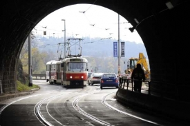 Vyšehradský tunel se kvůli opravám trati na měsíc uzavře.