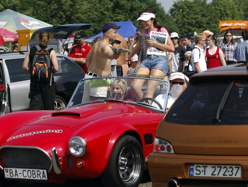 Tuning party v Hradci Králové. Foto z roku 2005.