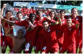 Fotbalisté Türkiyemsporu Berlín po vítězném utkání.