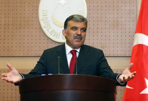 Gül během povolební tiskové konference