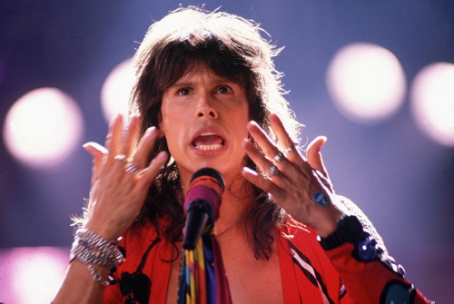 Steven Tyler má problémy s bloggery, kteří se za něj vydávají.
