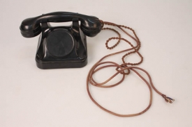 Telefon lorda Runcimana instalovaný v létě 1938 v hotelu Alcron.