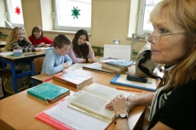 Nekvalifikovaných jazykářů je podle inspekce šedesát procent.