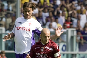 Tomáš Ujfaluši (vlevo) v zápase italské ligy. Tomáš Ujfaluši (vlevo) v zápase italské ligy.