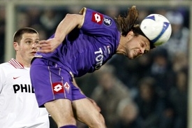 Tom&aacute;&scaron; Ujfalu&scaron;i v utk&aacute;n&iacute; Poh&aacute;ru UEFA s Eindhovenem.