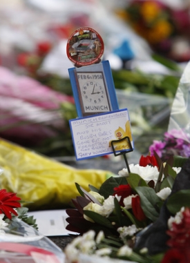 Momentka ze vzpomínkové akce v Manchesteru.