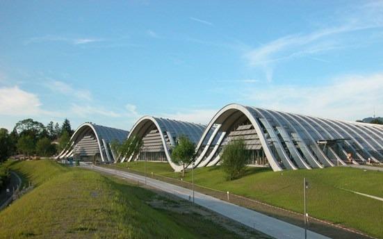 Trojici ladných vlnek, ve kterých je situováno bernské Zentrum Paul Klee, navrhl architekt Renzo Piano.