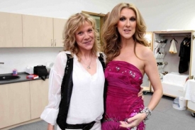 Lenka Filipová (vlevo) a Céline Dionová v zákulisí