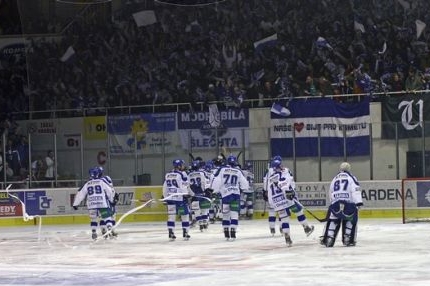 Fanoušci Komety Brno prý vyhrožují tamnímu radnímu Zlatuškovi.