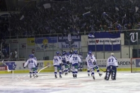 Fanoušci Komety Brno prý vyhrožují tamnímu radnímu Zlatuškovi. Fanoušci Komety Brno prý vyhrožují tamnímu radnímu Zlatuškovi.