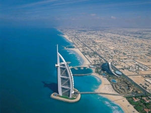 Dubajská lákadla turistického ruchu přinášejí zemi značné prostředky.