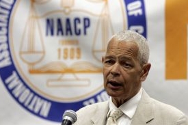 Předseda Národní asociace pro podporu barevných Julian Bond