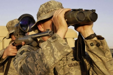 Americk&yacute; sniper a jeho pomocn&iacute;k v Afgh&aacute;nist&aacute;nu.