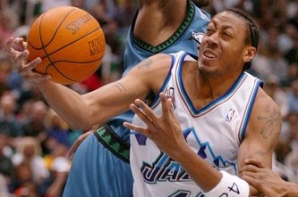 Basketbalisté Utahu porazili Houston poměrem 103:99