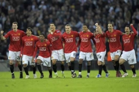 Fotbalist&eacute; Manchesteru se raduj&iacute; po penaltov&eacute;m rozstřelu.