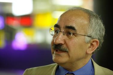 Kurdský lékař a podnikatel Yekta Uzunoglu. Kurdský lékař a podnikatel Yekta Uzunoglu.