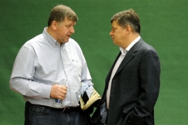 Jaroslav Vacek (vlevo) v debatě s Ale&scaron;em Hu&scaron;&aacute;kem v Průhonic&iacute;ch.