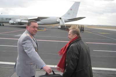 Václav Havel na cestě.