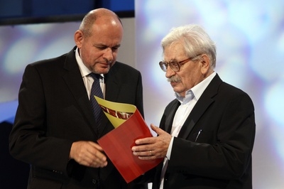 Laureát Ludvík Vaculík by si zasloužil důstojnější ceremoniál.